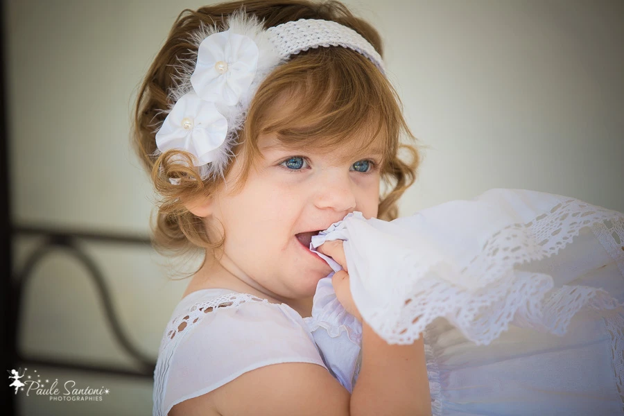 Bandeau blanc  corolle de satin perle Swarovski Et plume de cygne